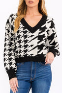 LONG SLEEVE V-NECK COLORBLOCK PULLOVER SWEATER