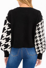 Load image into Gallery viewer, LONG SLEEVE V-NECK COLORBLOCK PULLOVER SWEATER
