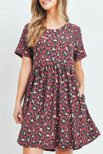 Load image into Gallery viewer, SHORT SLEEVES ON SEAM POCKET LEOPARD DRESS
