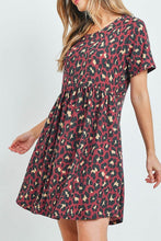 Load image into Gallery viewer, SHORT SLEEVES ON SEAM POCKET LEOPARD DRESS
